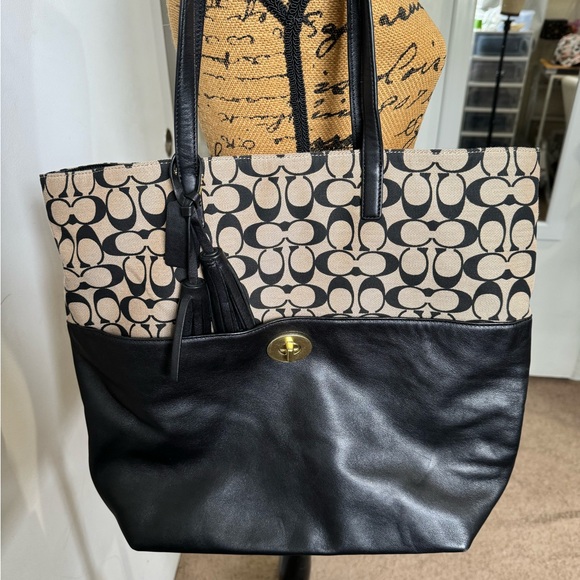 Coach Large tote bag. - Picture 2 of 12